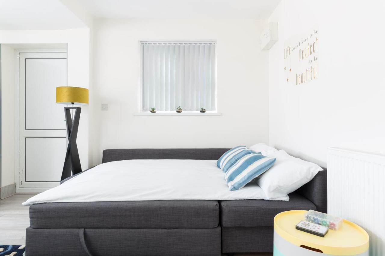 Solihull Long Stay: Spacious 4-bedroom With Garden Holiday home Birmingham