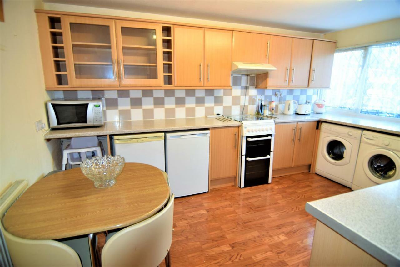The Chinatown - Private Garden, Netflix, Bbq & Bar Holiday home *