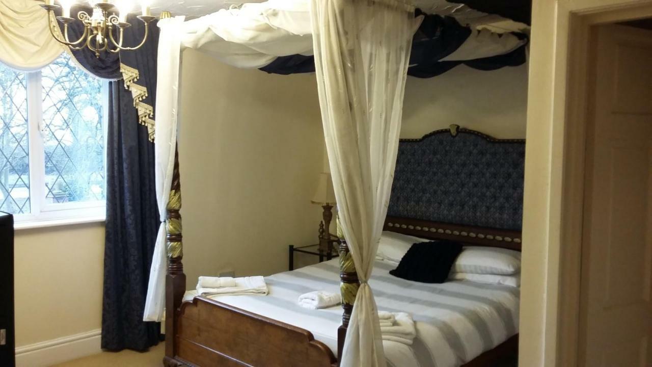 Featherstone Farm 3*