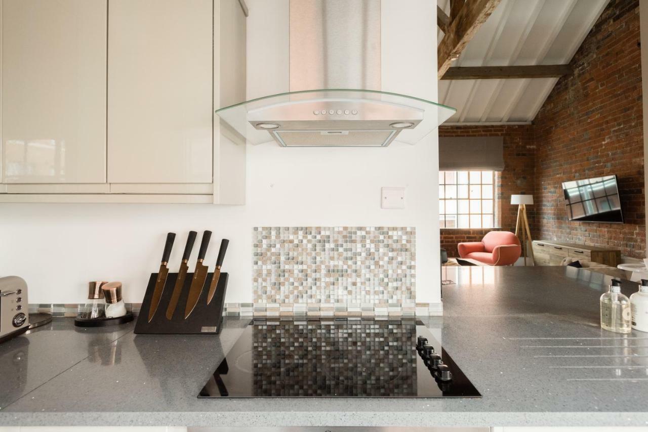 The Warehouse Loft - Trendy Converted Warehouse 3bdr *