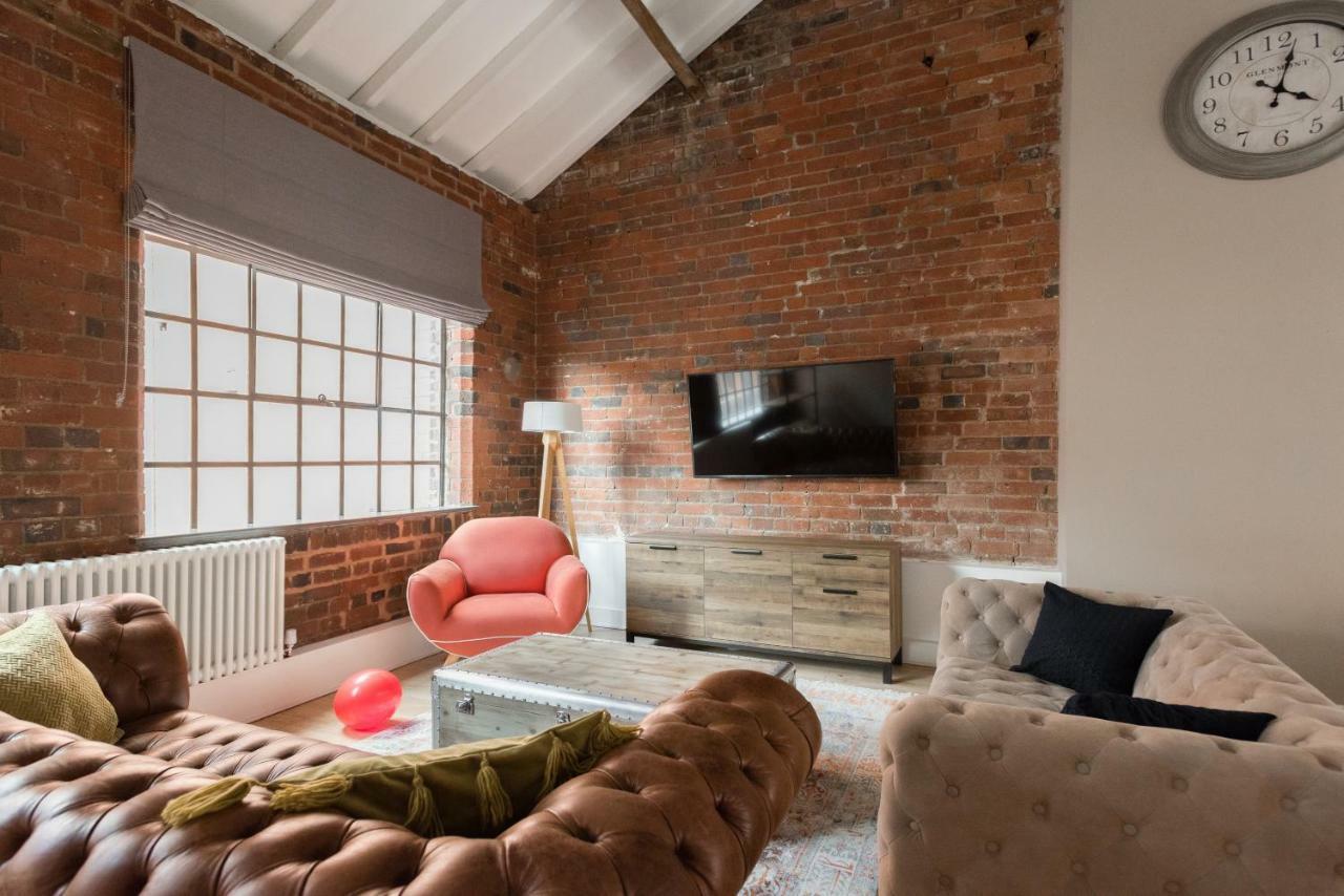 The Warehouse Loft - Trendy Converted Warehouse 3bdr