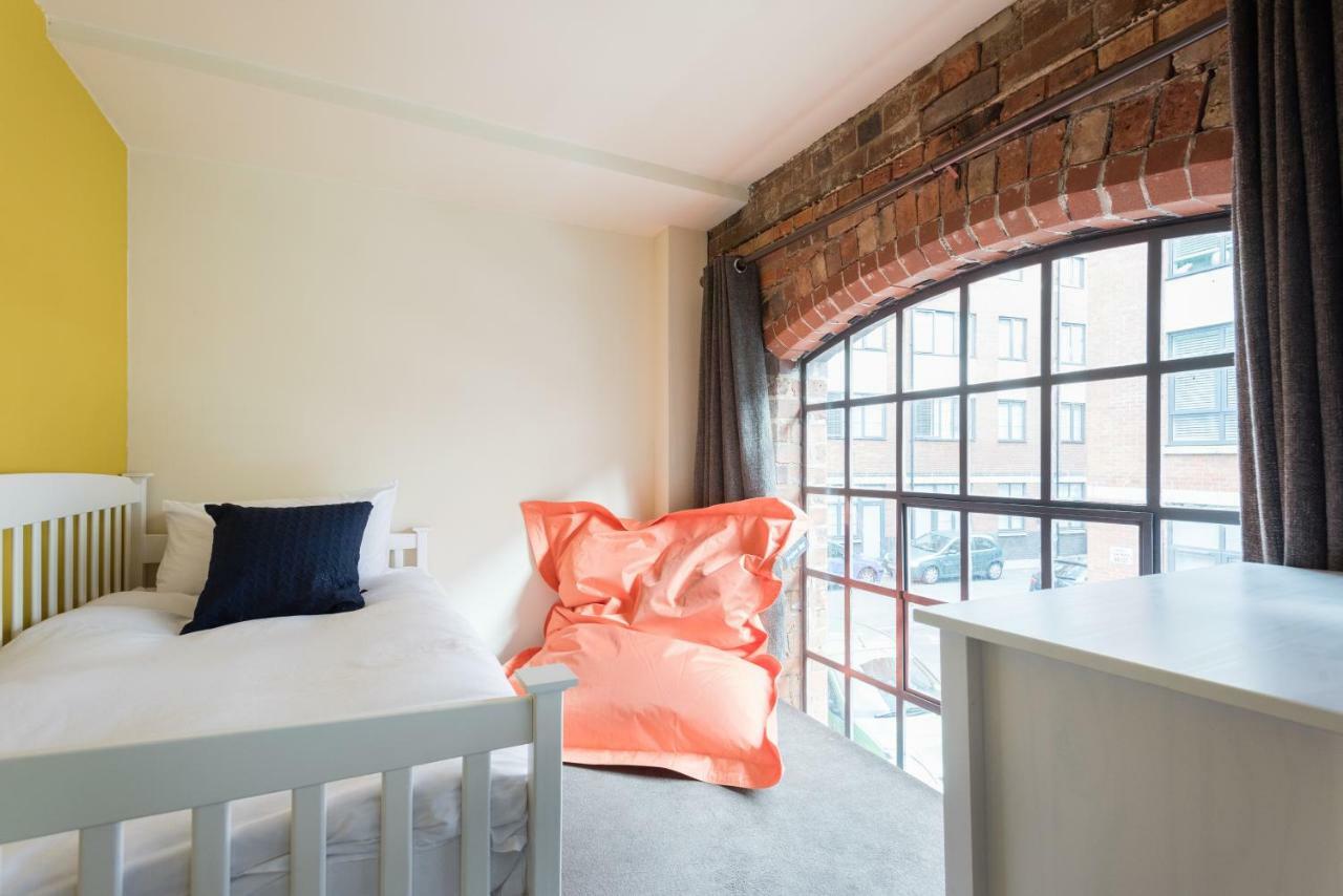 The Warehouse Loft - Trendy Converted Warehouse 3bdr Apartment