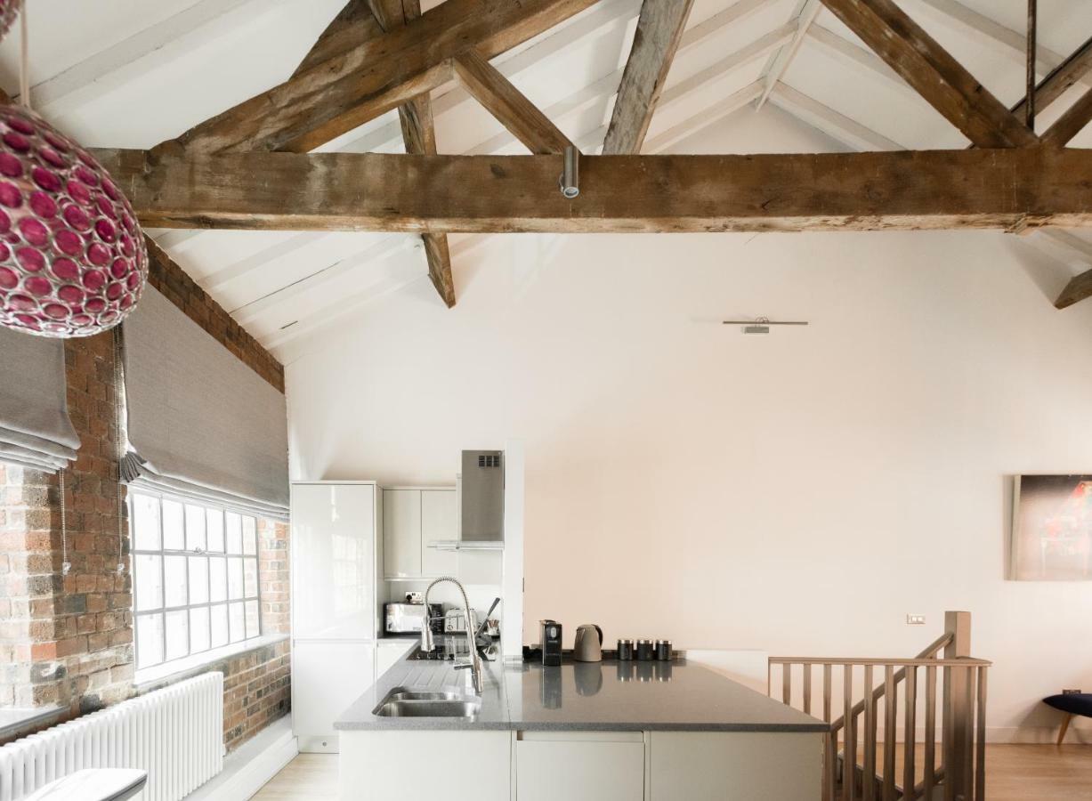 The Warehouse Loft - Trendy Converted Warehouse 3bdr
