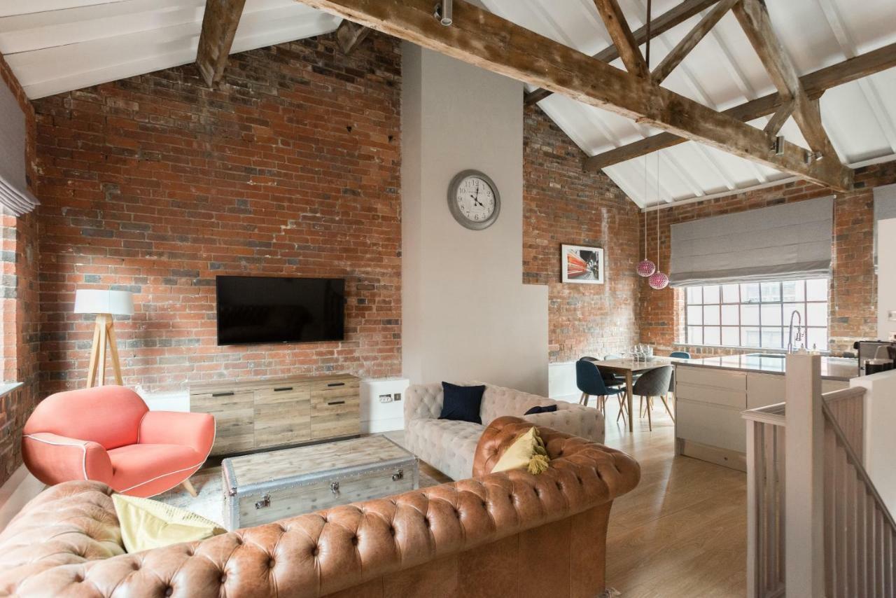 The Warehouse Loft - Trendy Converted Warehouse 3bdr Apartment