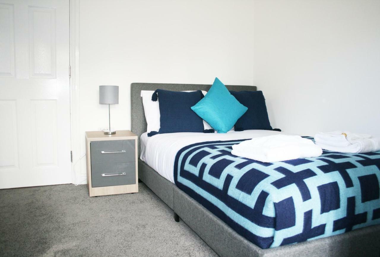 Town Apartment *