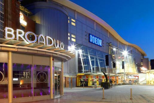 Broadway - Newly Refurbished Stylish With Free Private Parking - Great Location Apartment *