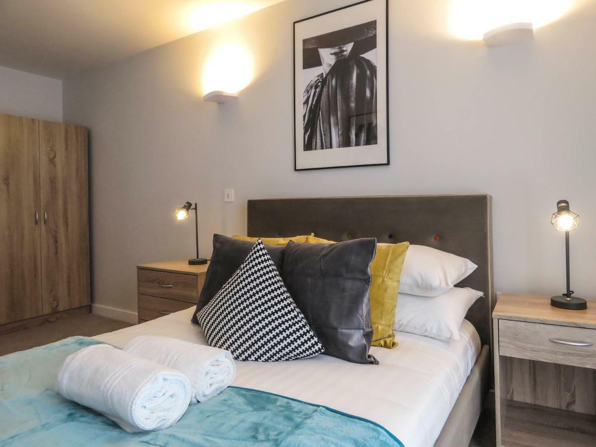 Tudors Esuites Jq Two Bedrooms * Birmingham