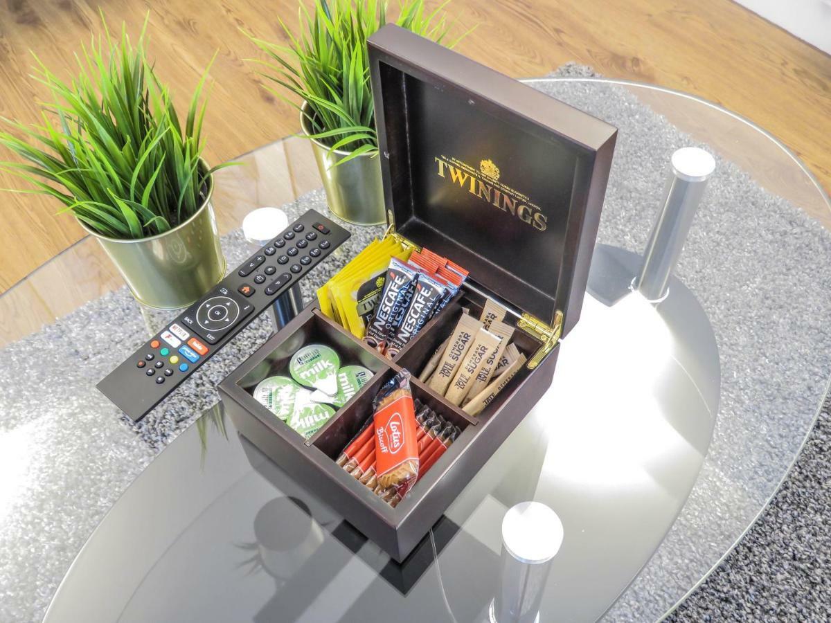 Tudors Esuites Jq Two Bedrooms Birmingham