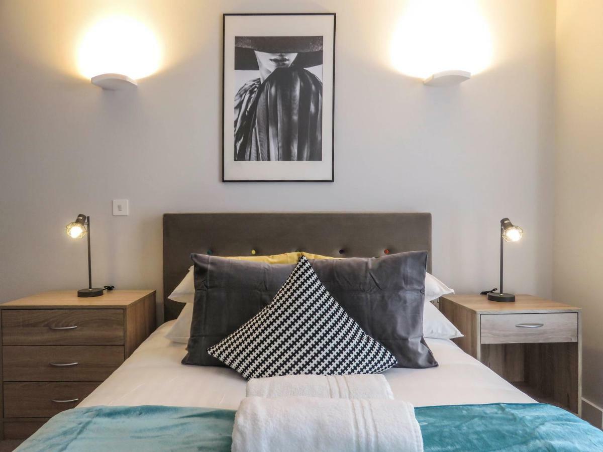 Apartment Tudors Esuites Jq Two Bedrooms Birmingham