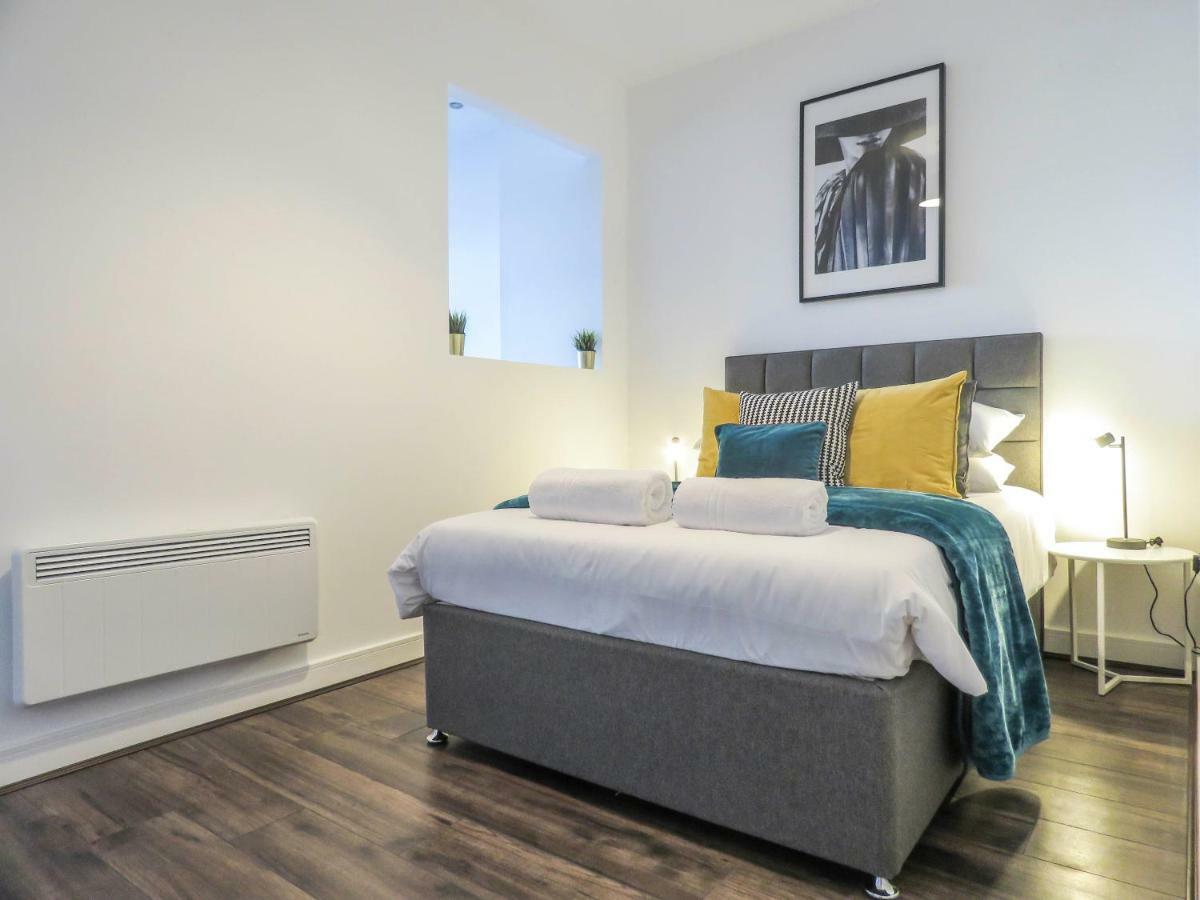 Tudors Esuites Jq Studio