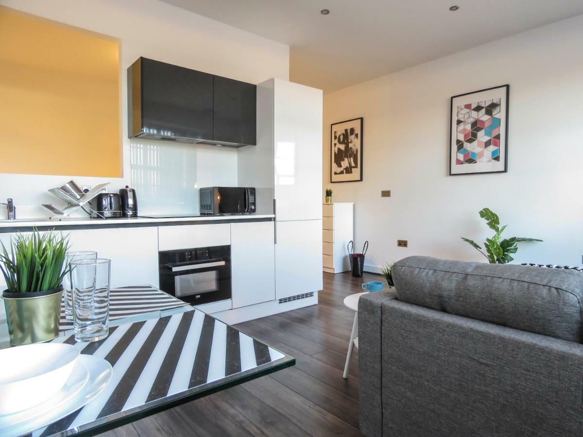 Tudors Esuites Jq Studio Apartment