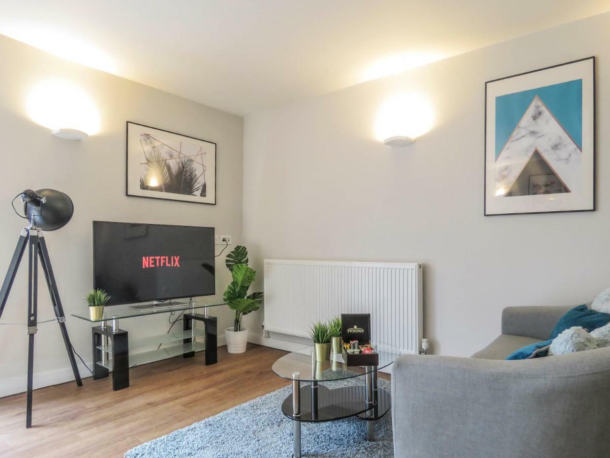 Tudors Esuites Jq Two Bedrooms Birmingham