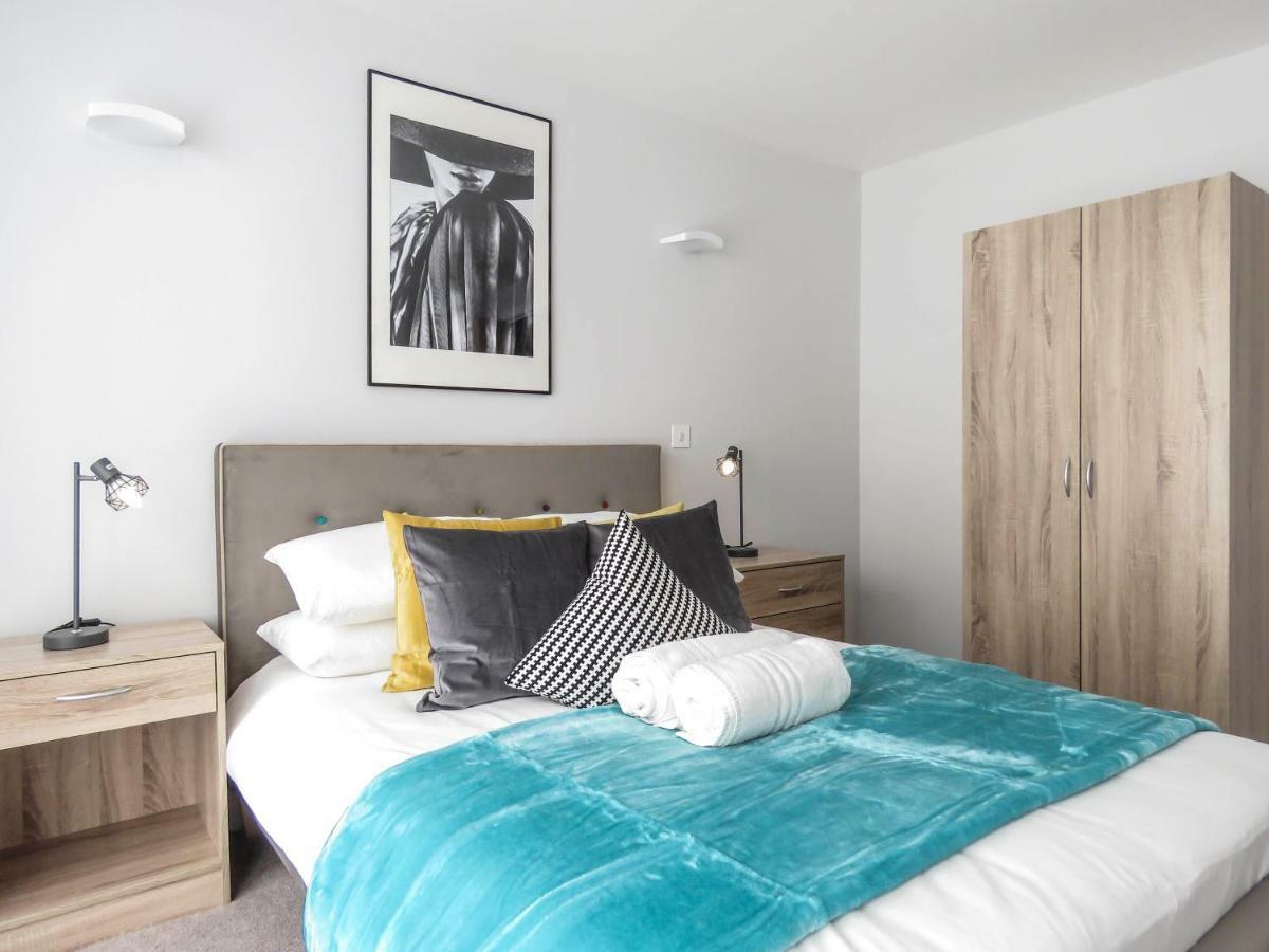 Tudors Esuites Jq Two Bedrooms