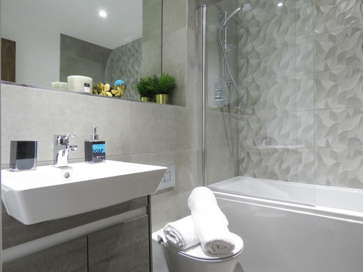 Tudors Esuites Jq Studio
