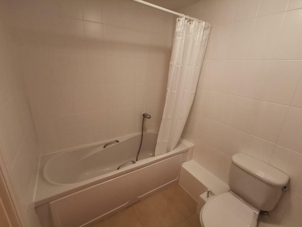 The Qube * Sleeps 6 * Parking Apartment *