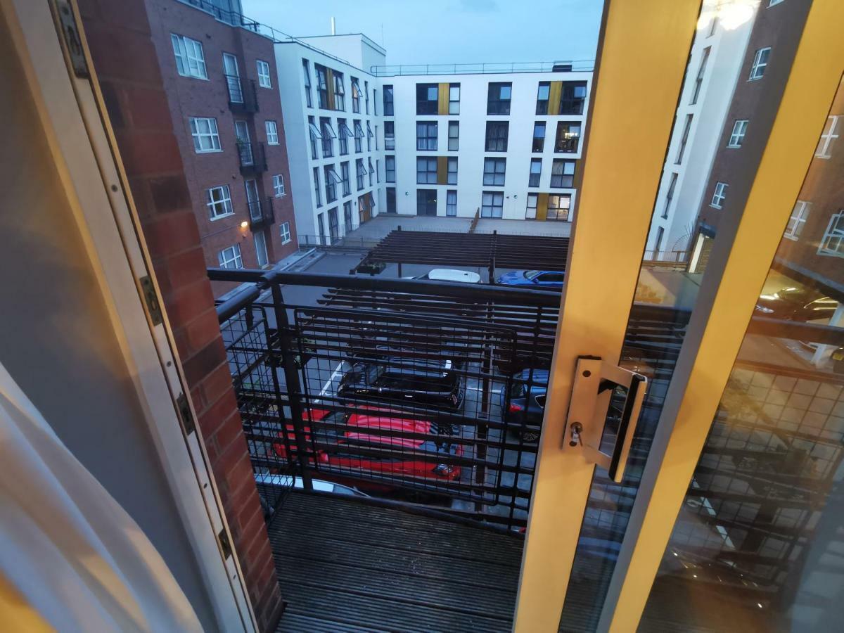 Apartment The Qube * Sleeps 6 * Parking Birmingham