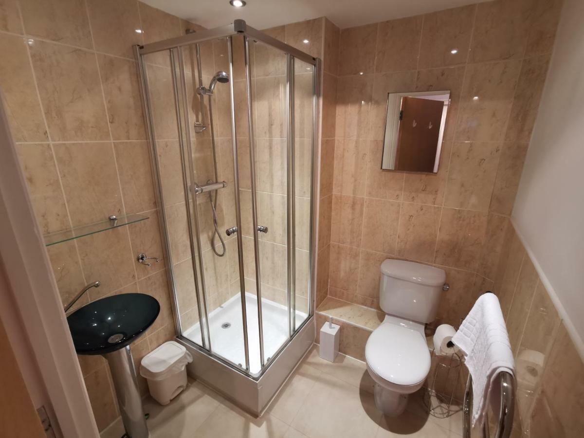 The Qube * Sleeps 6 * Parking Apartment