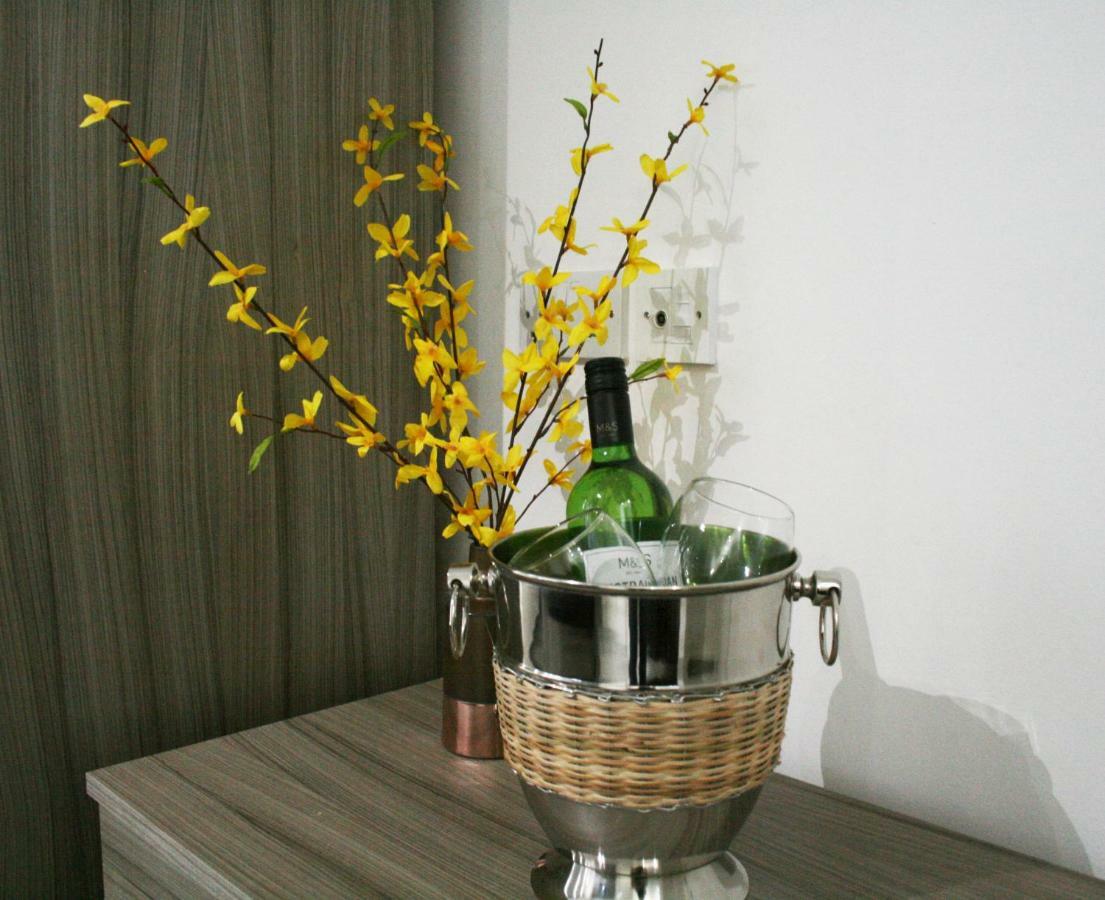 Town Apartment *