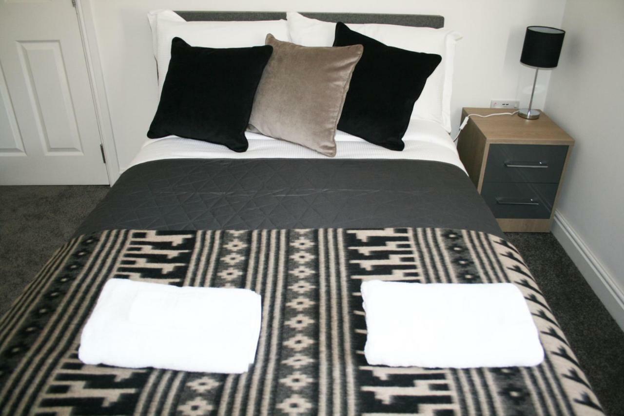 Town Apartment *