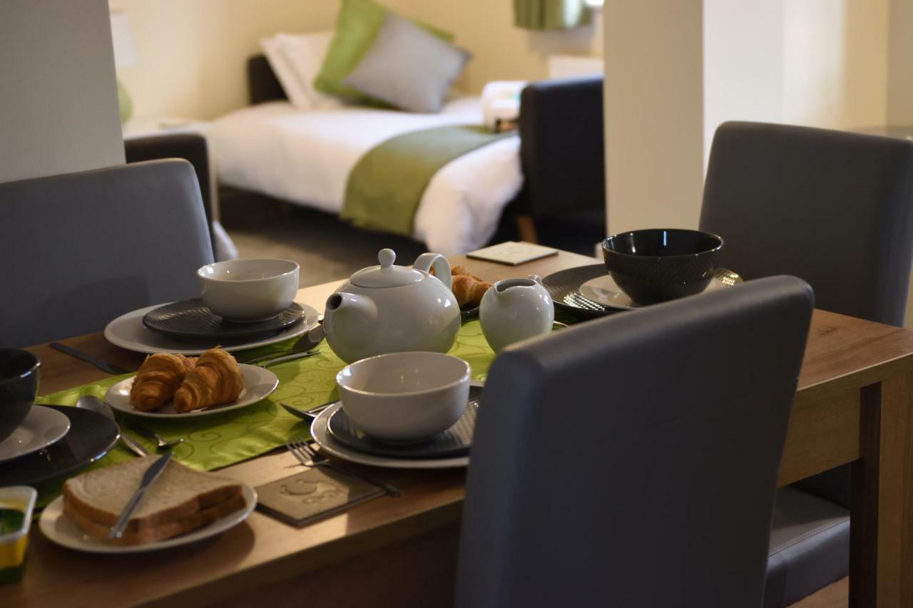 Staynec Coach House - For Company, Contractor & Leisure - Nec, Hs2, Jlr, Airport Apartment *