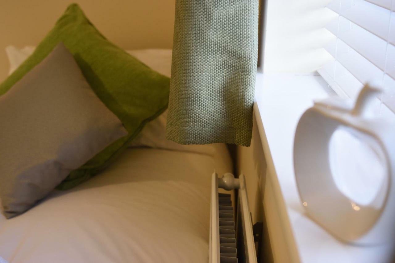 Staynec Coach House - For Company, Contractor & Leisure - Nec, Hs2, Jlr, Airport Apartment *
