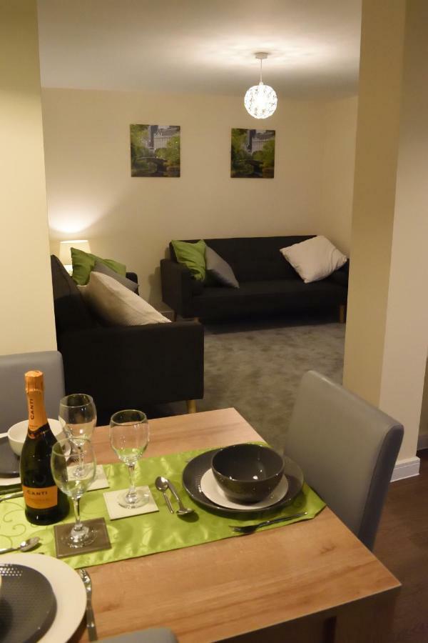 Staynec Coach House - For Company, Contractor & Leisure - Nec, Hs2, Jlr, Airport Apartment *