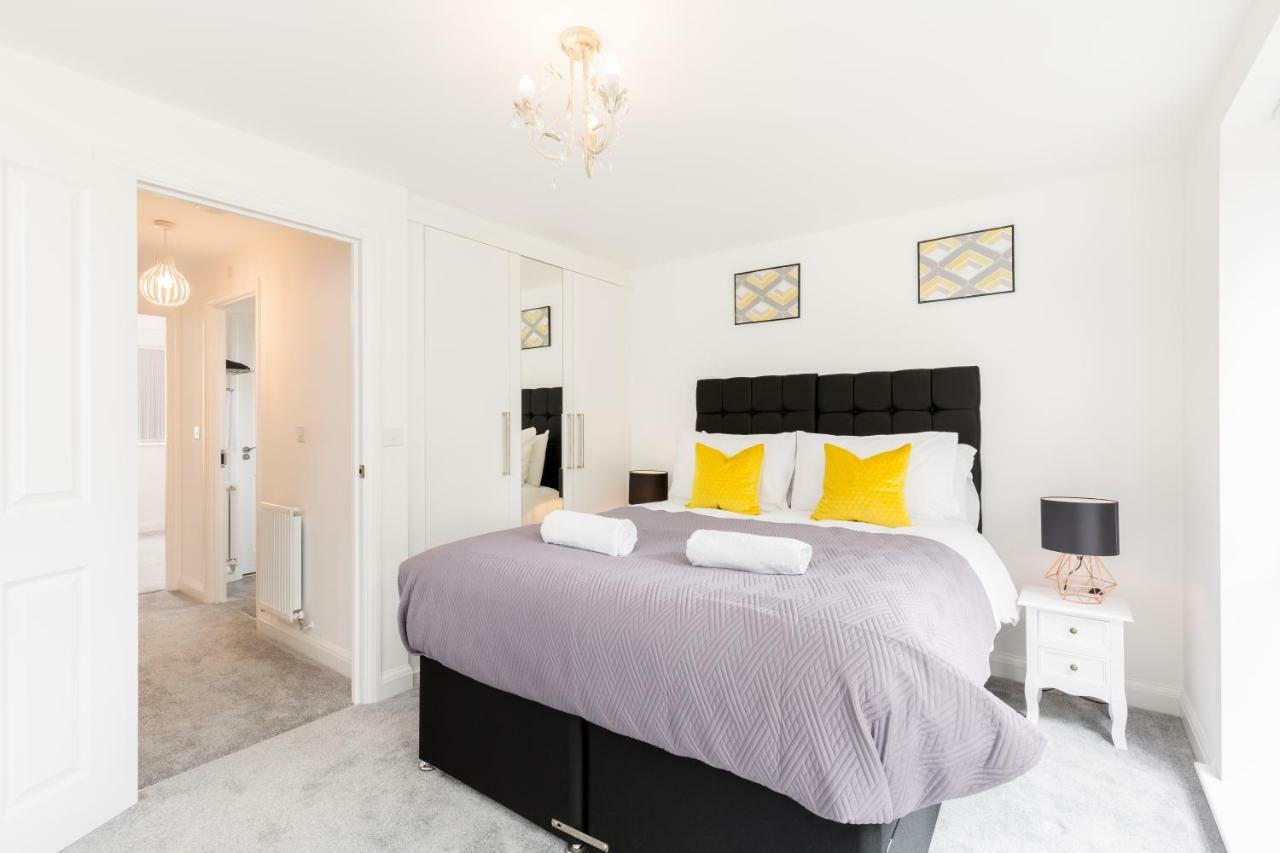 Sherlock Family And Contractor By Svelte Living Secure Parking *