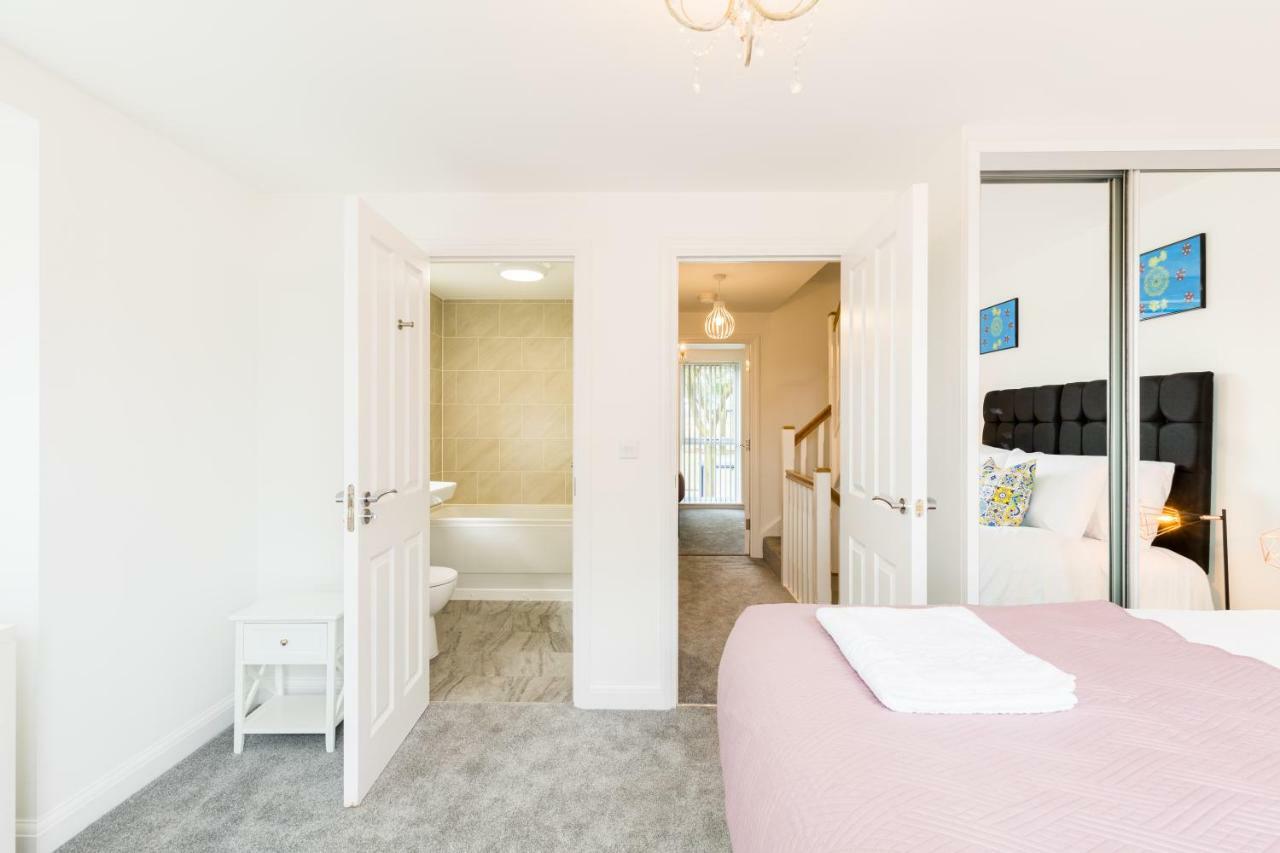 Sherlock Family And Contractor By Svelte Living Secure Parking *