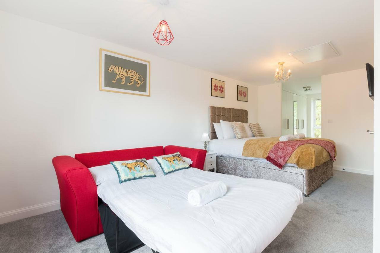 Sherlock Family And Contractor By Svelte Living Secure Parking Holiday home Birmingham