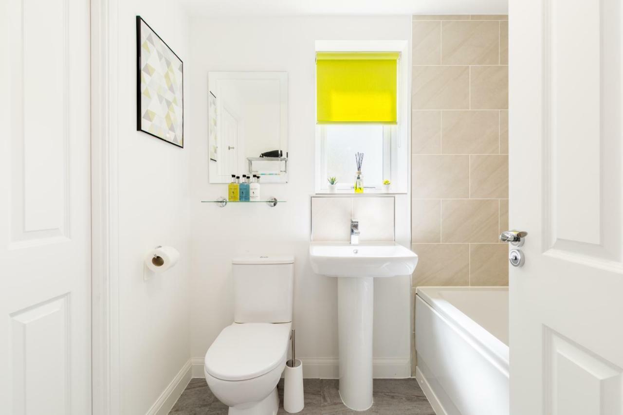 Sherlock Family And Contractor By Svelte Living Secure Parking Holiday home Birmingham