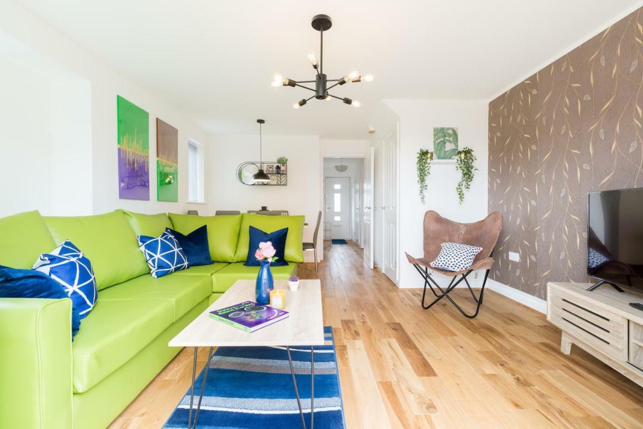 Sherlock Family And Contractor By Svelte Living Secure Parking *