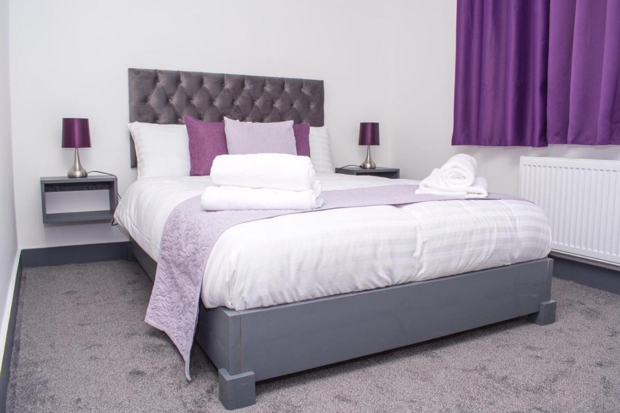 Homestay In Sleeps 8 - Free Parking & Wifi Birmingham