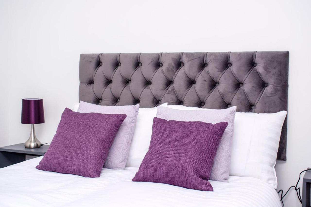Homestay In Sleeps 8 - Free Parking & Wifi Guest house
