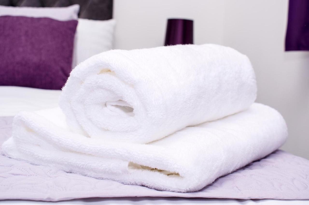 Homestay In Sleeps 8 - Free Parking & Wifi Birmingham