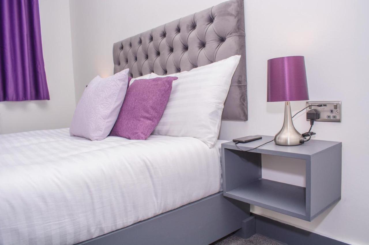 Guest house Homestay In Sleeps 8 - Free Parking & Wifi Birmingham
