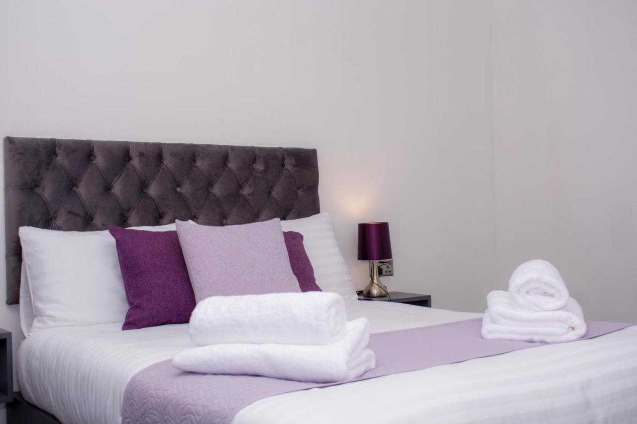 Guest house Homestay In Sleeps 8 - Free Parking & Wifi