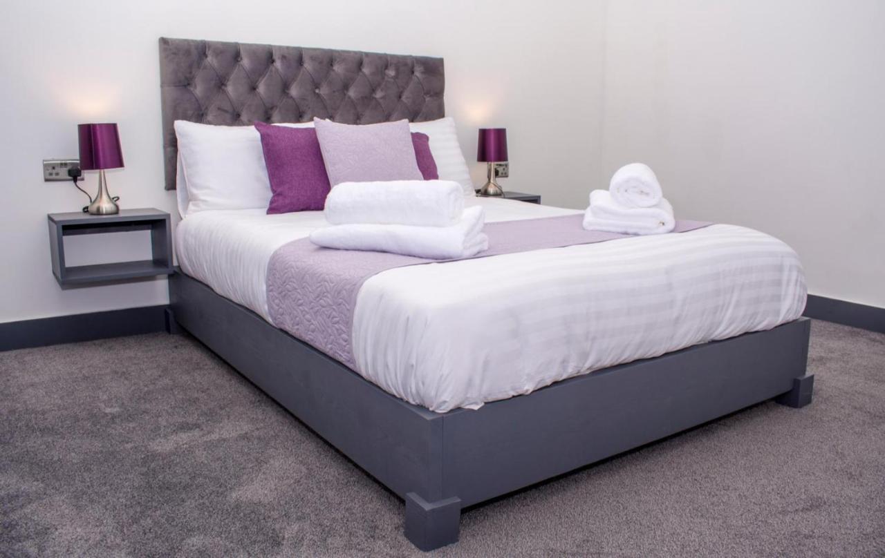 Homestay In Sleeps 8 - Free Parking & Wifi Birmingham