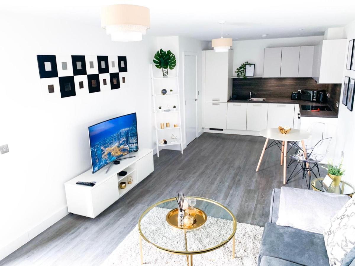 Modern 2 Bed With Location Apartment