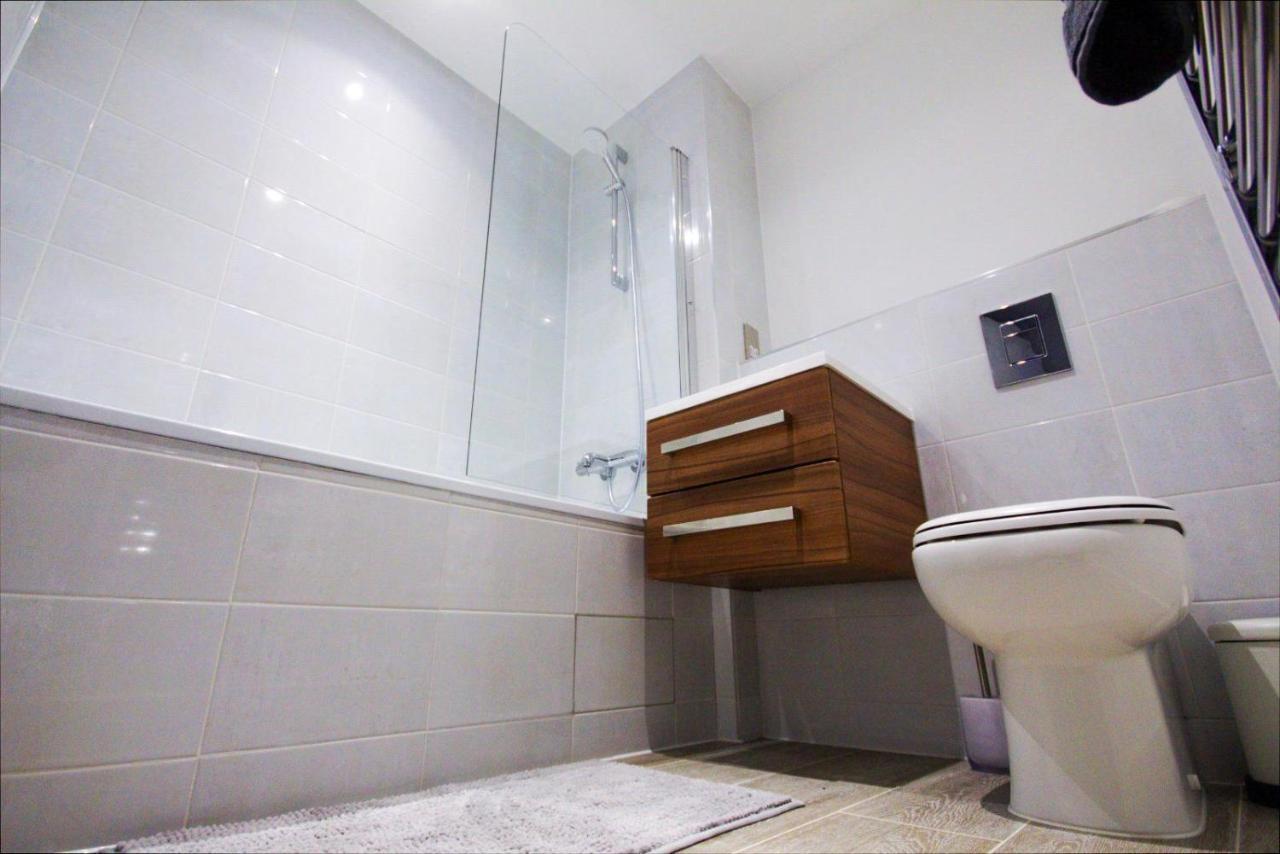 Modern 2 Bed With Location *