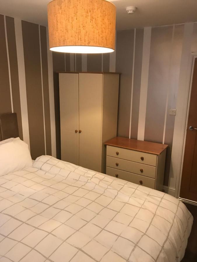 Ground Floor Contemporary 1 Bed Apartment