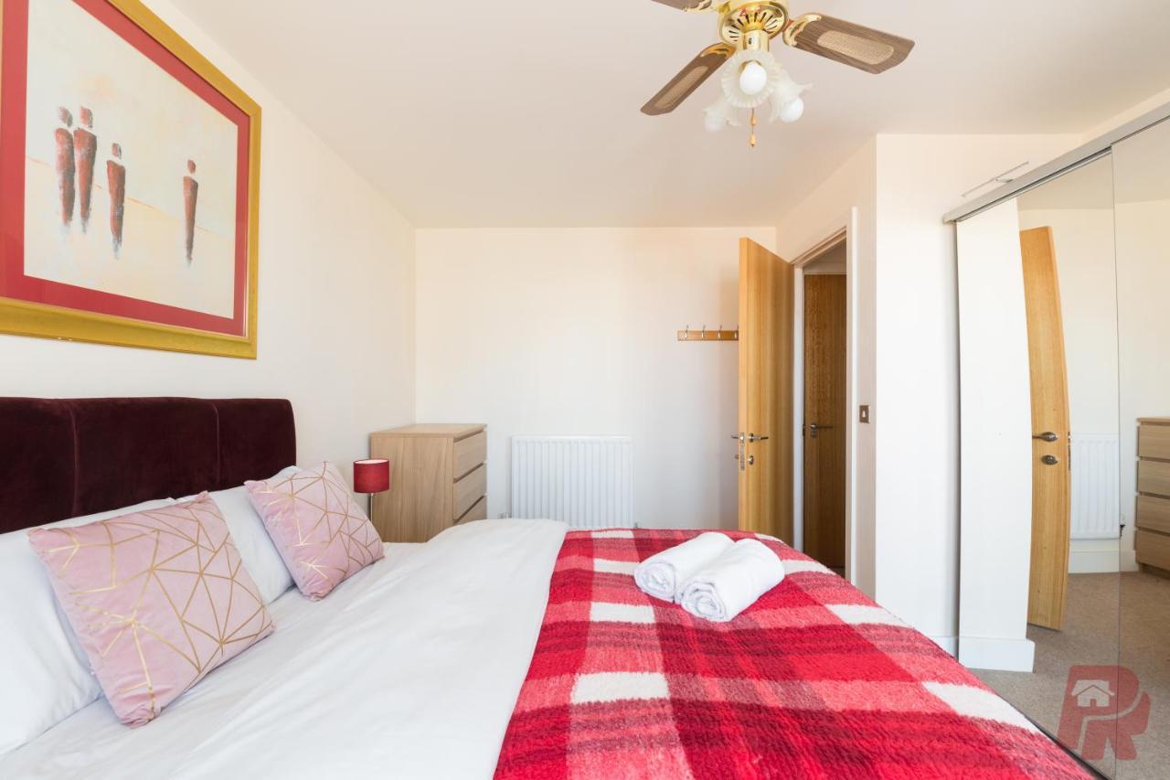 Skyline Views - Free Parking & Balcony Apartment Birmingham