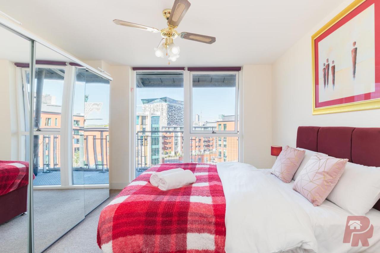 Skyline Views - Free Parking & Balcony