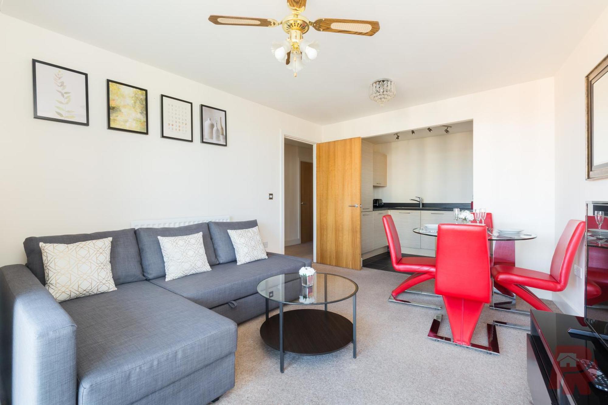 Skyline Views - Free Parking & Balcony Apartment Birmingham