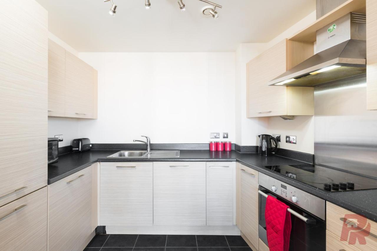 Skyline Views - Free Parking & Balcony Apartment Birmingham