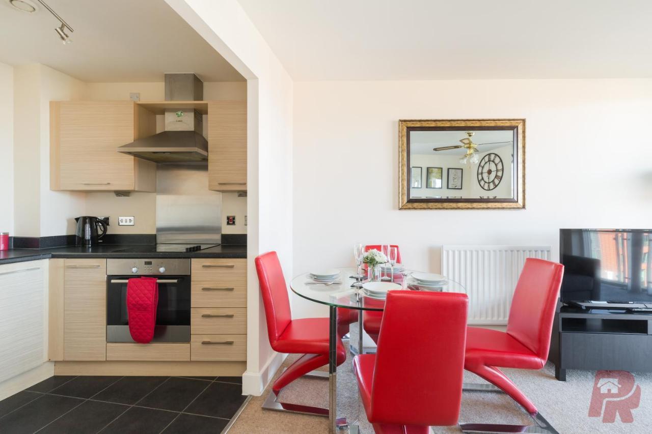 Apartment Skyline Views - Free Parking & Balcony Birmingham