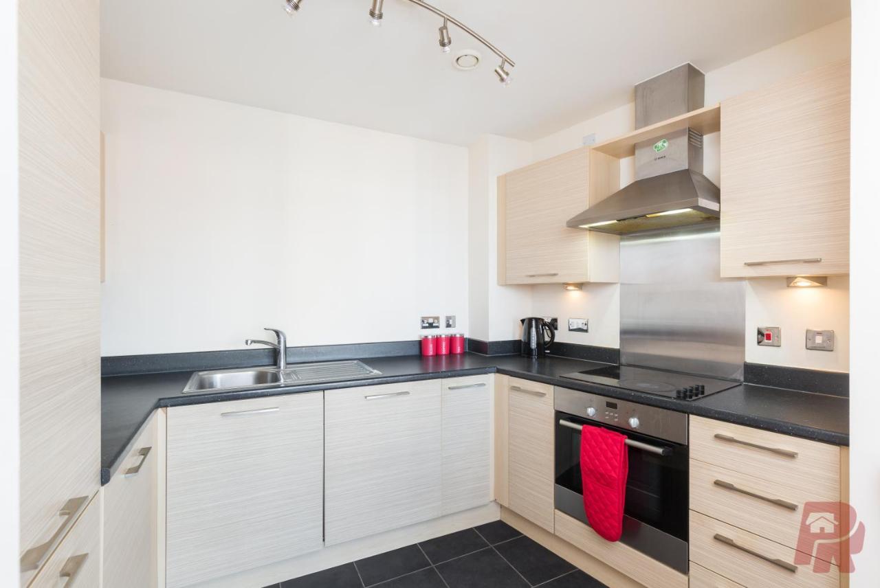 Skyline Views - Free Parking & Balcony Apartment Birmingham