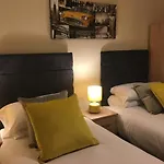 Staynec Moat House Birmingham - For Company, Contractor And Leisure Stays - Nec, Hs2, Jlr, Airport