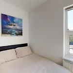 J Kyns Apartment 2 Bedrooms House With Two Double Beds