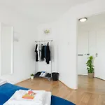 Contemporary 1-Bed City-Centre Apartment With Private Parking
