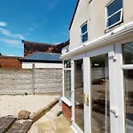 J Kyns Apartment 2 Bedrooms House With Two Double Beds